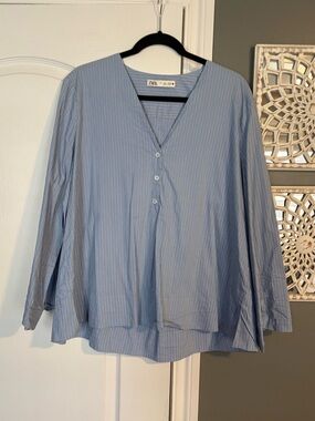 Zara Light Blue Pinstripe Button-Front V-Neck Blouse